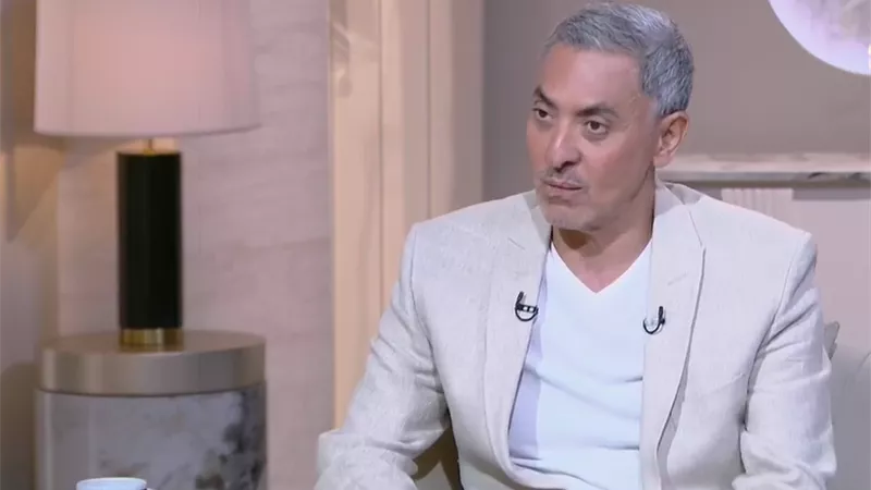 فتحي عبد الوهاب: تعلمت من عادل إمام الالتزام.. وأحمد زكي عمل طفرة في التمثيل 