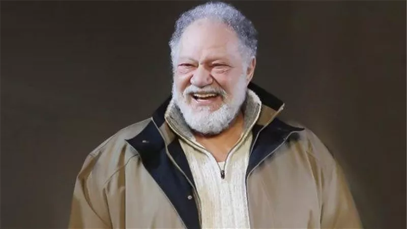 يحيى الفخراني ولقاء الخميسي.. عودة النجوم للمسرح في عيد الأضحى 