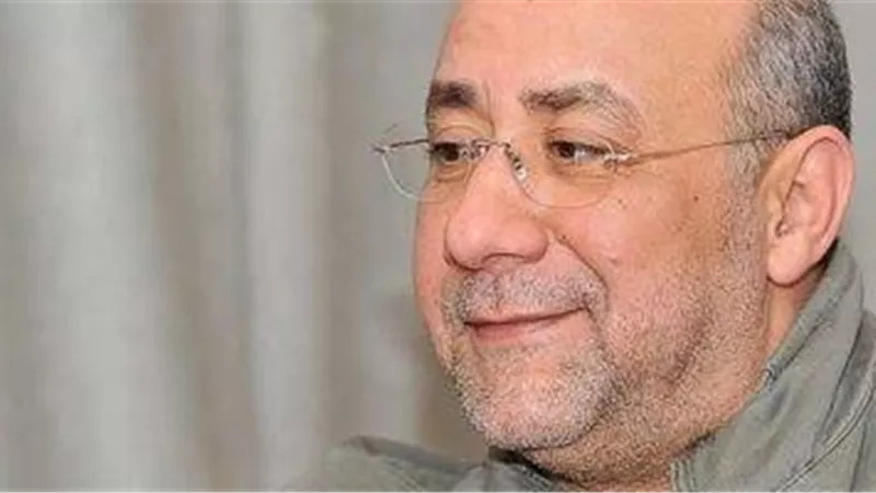 الشاعر بهاء الدين محمد يطمئن جمهوره بعد عملية بسيطة ويطلب الدعاء 