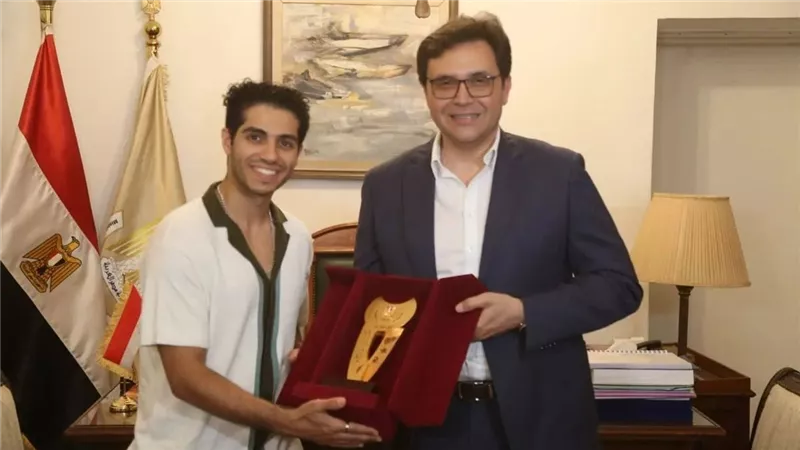 تكريم مينا مسعود من وزير الثقافة واختياره ممثلا للفن المصري في الخارج  
