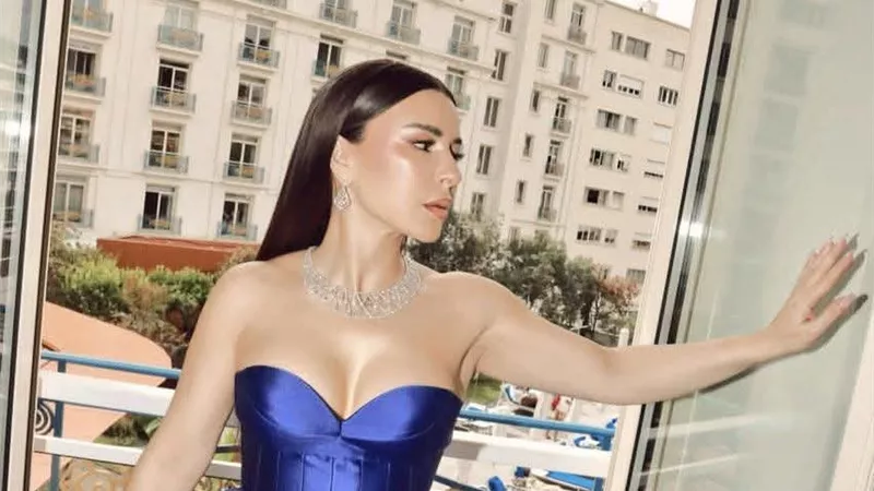 ماغي بو غصن تخطف الأنظار في مهرجان كان بإطلالة زرقاء ملكية من توقيع جورج حبيقة