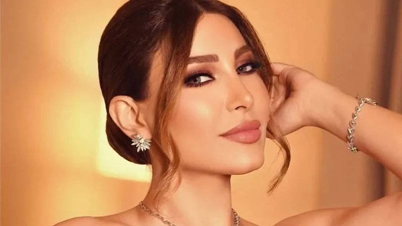 يارا تخطف الأنظار بإطلالة بنفسجية ساحرة في أحدث حفلاتها بتوقيع نور فتح الله 