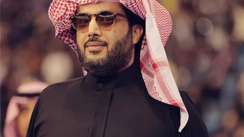تركي آل الشيخ يثير التكهنات حول دخوله عالم كرة القدم الإنجليزية بعد بيع ألميريا