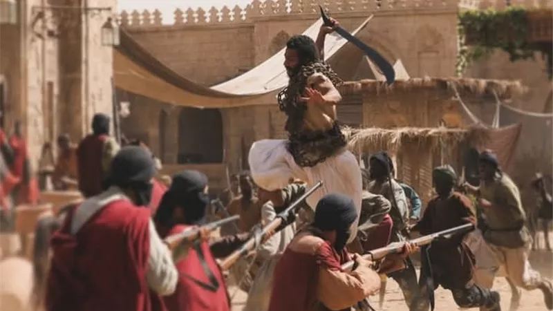 محمد رمضان يحتفل بعيد ميلاده في الفيوم وسط أجواء مفاجئة مع فريق فيلمه الجديد 