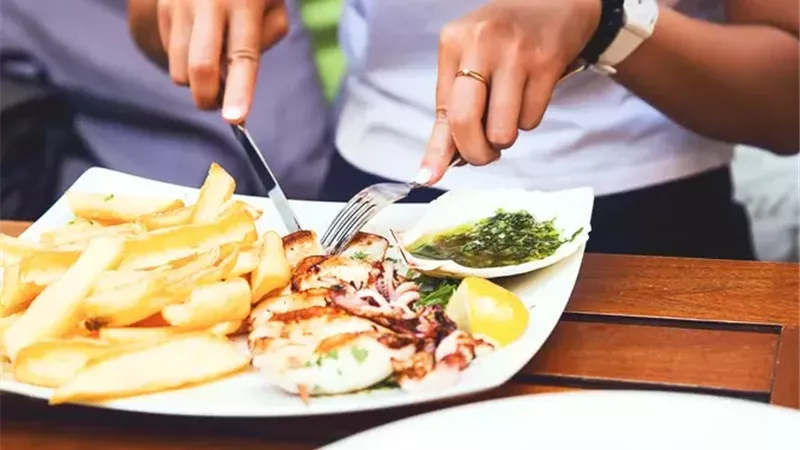 تناول الطعام ببطء حيلة رائعة لفقدان الوزن.. دليلك لاتباعه