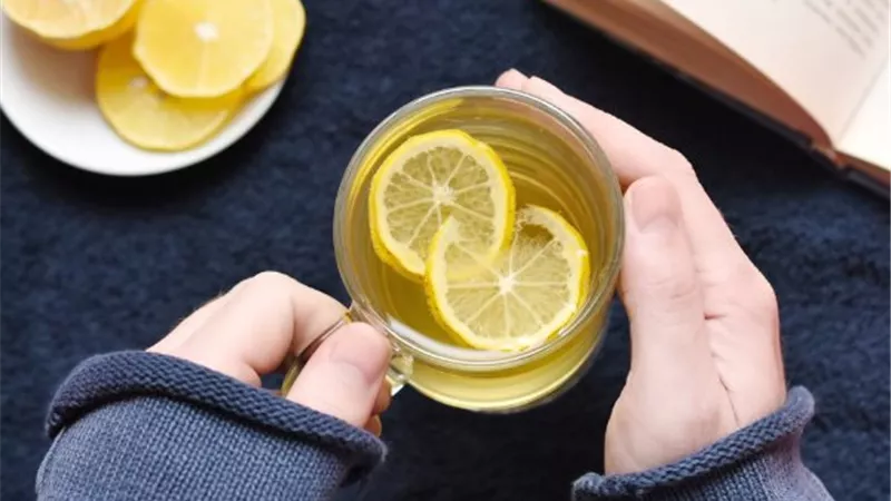 بعد أكلات العيد الدسمة.. 5 مشروبات مفيدة للهضم والتخلص من السموم 
