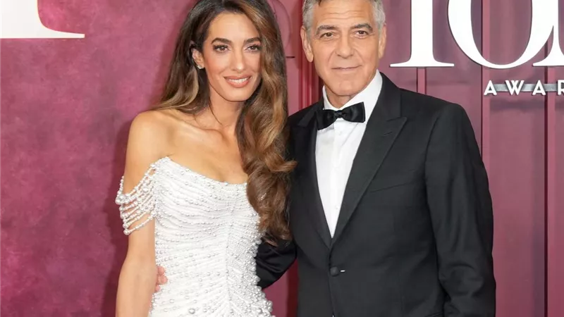 جورج كلوني وأمل علم الدين يخطفان الأضواء في Tony awards 2025