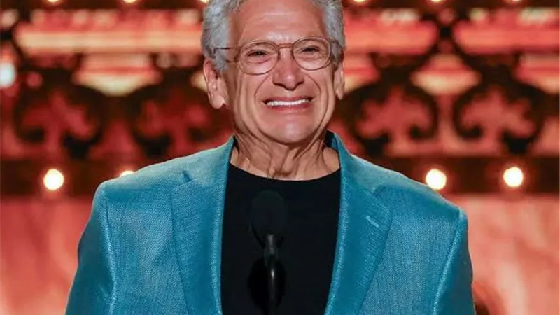 تعرف على Harvey Fierstein الحائز على أربع جوائز في حفل Tony awards