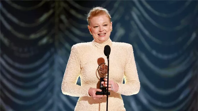 سارة سنوك تحصد أفضل ممثلة.. القائمة الكاملة لجوائز حفل Tony awards 2025