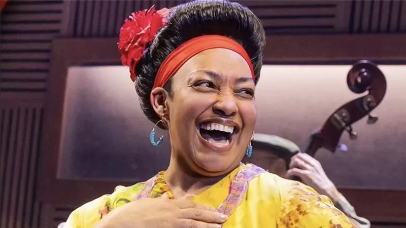 Natalie Venetia Belcon تفوز بجائزة أفضل أداء لممثلة في دور مميز بمسرحية موسيقية خلال حفل Tony awards
