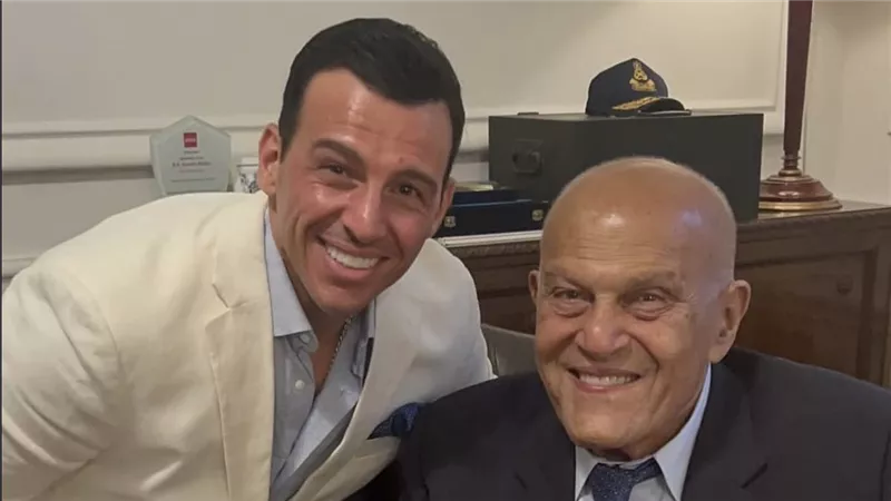 رامي رضوان في حضرة ملك القلوب في حفل توقيع مذكرات مجدي يعقوب