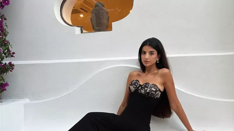 علا فرحات تتألق  بإطلالة أنيقة من توقيع في كابري الإيطاليةDolce & Gabbana