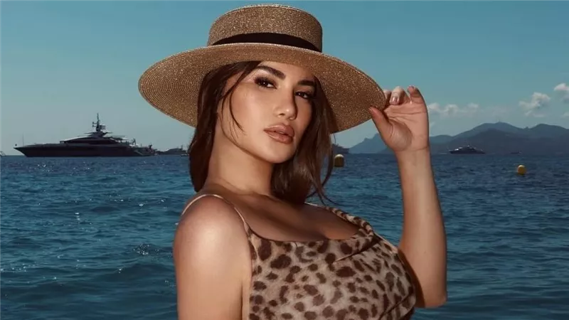 هدى الإتربي زوجة محمود حافظ في 