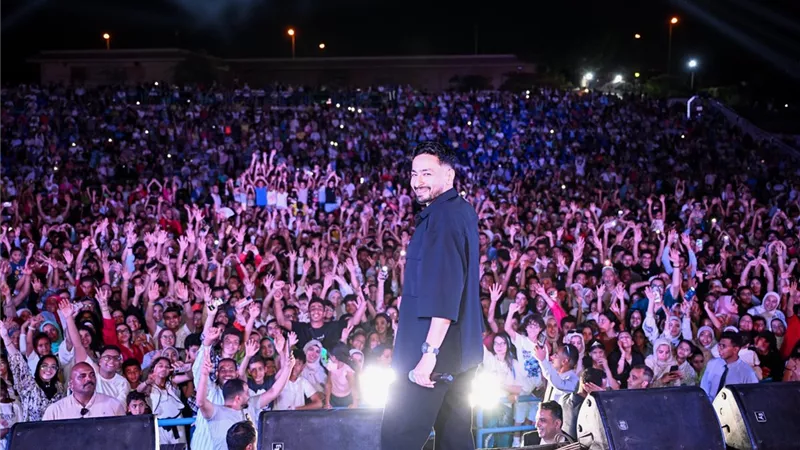 صور .. جمهور حمادة هلال في بتروسبورت بالالاف