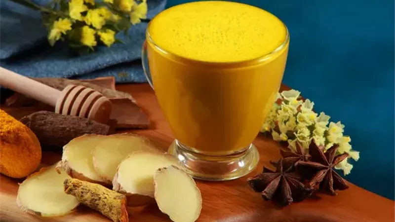 للنوم بسرعة وراحة.. جرب الحليب الذهبي قبل النوم
