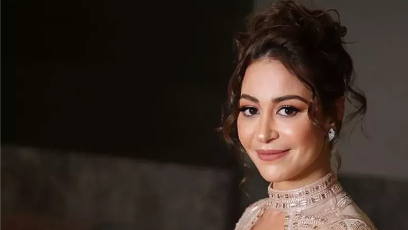 منة شلبي تطير إلى المجر لتصوير فيلمها الجديد 