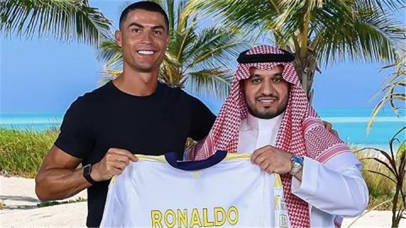 النصر يعلن تجديد عقد كريستيانو رونالدو
