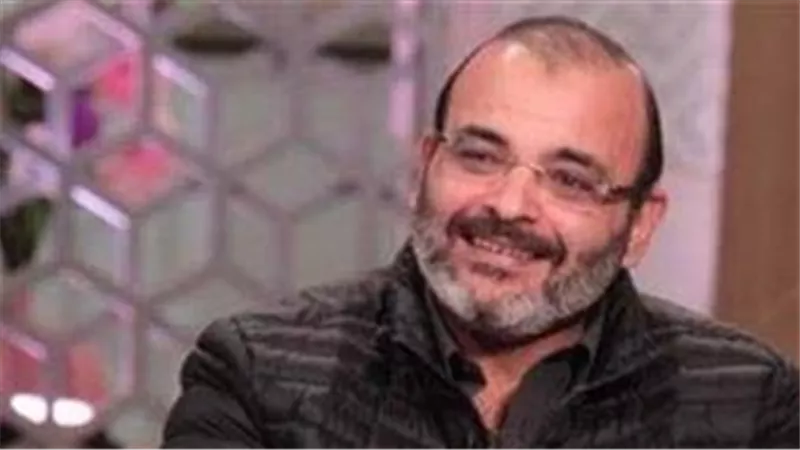 أيمن بهجت قمر: 