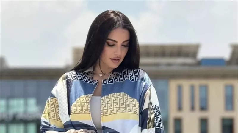 إطلالات صيفية مستوحاة من إطلالات درة زروق الكاچوال 