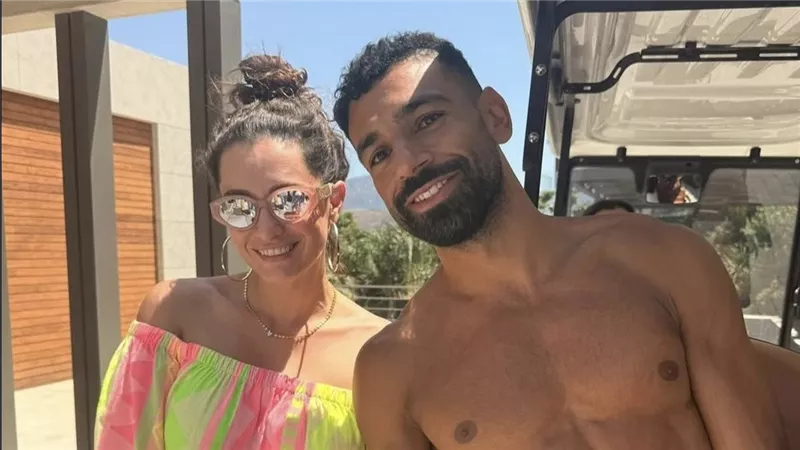هاندا دوغانديمير تشارك جمهورها بصورة مع محمد صلاح