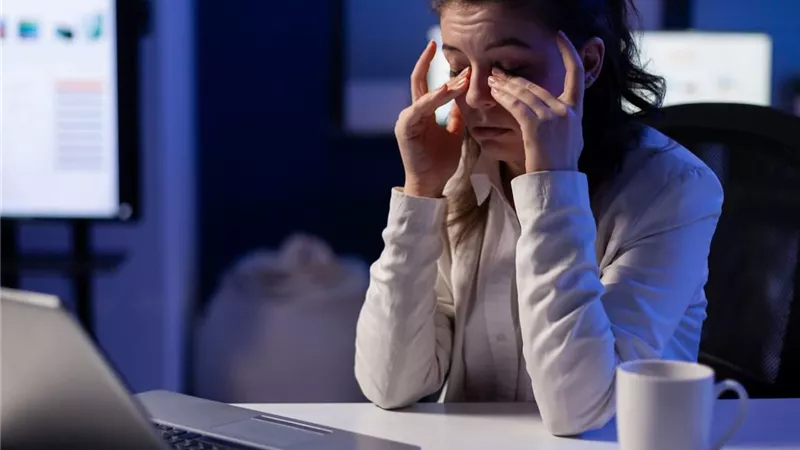 لماذا تشعرين بالتعب دائمًا؟.. إليك 6 أسباب شائعة 