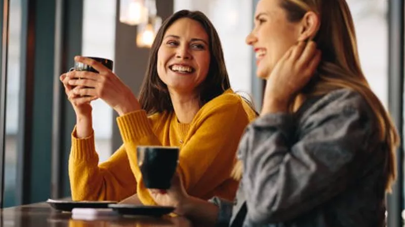 دائمًا تجدهم إلى جانبك.. 3 أبراج لن تندم على صداقتهم 