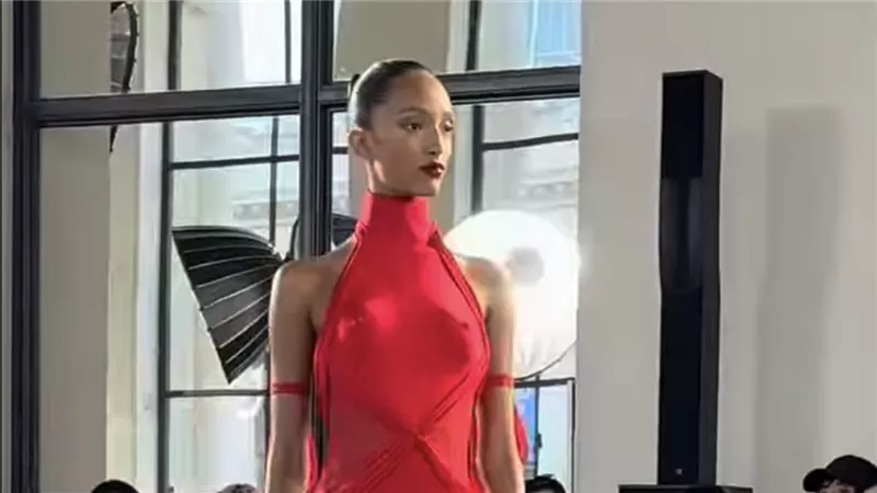 دار Schiaparelli تعرض مجموعتها لخريف وشتاء 2026 في أسبوع الهوت كوتور بباريس 