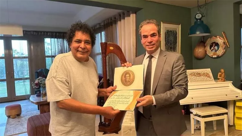 الكينج محمد منير يتلقّى وسام ماسبيرو للإبداع تكريمًا لمسيرته الفنية 