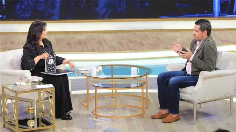 غدا.. منى الشاذلي تعرض صورا نادرة من حياة أم كلثوم 