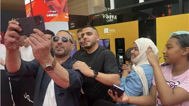 صور .. تجمهر حول السقا من اول عرض لفيلمه 