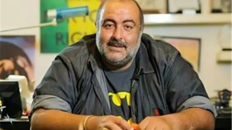 وفاة المخرج سامح عبد العزيز .. والنقيب يكشف موعد ومكان الجنازة