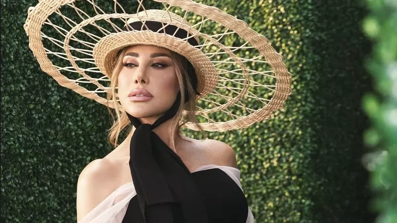 نجوى كرم تسحر الأنظار بإطلالة أنثوية ساحرة في كليب “قلبي عم يسألني عنك” 