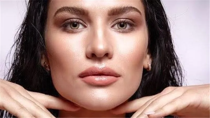عمليات “فوكس آيز” و”تكساس”: هوس جمالي جديد يجتاح نجمات جيل الشباب 