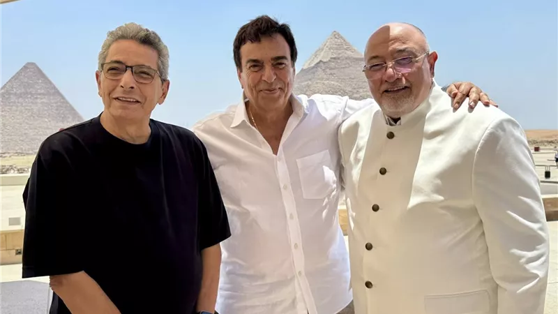 جورج قرداحي يزور الأهرامات رفقة محمود سعد وأحمد الجندي قبل تصوير sold out 