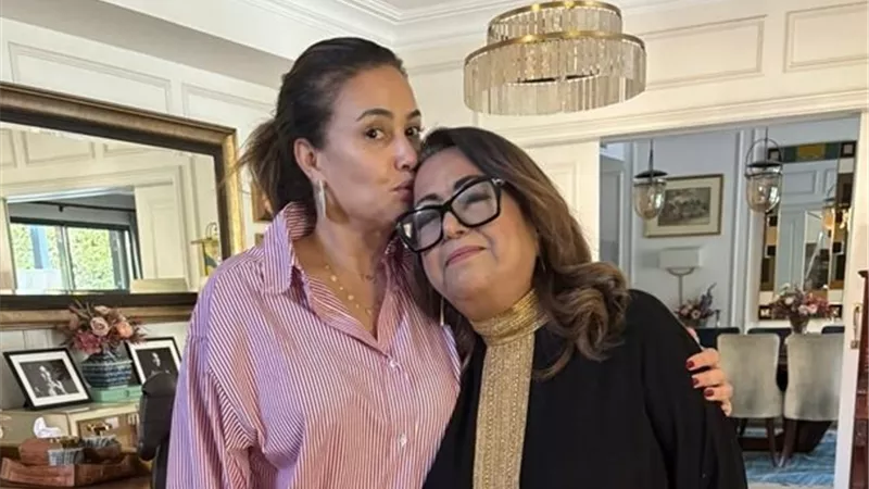 يسرا والسقا ومنة شلبي.. نجوم الفن يواسون هند صبري في رحيل والدتها 