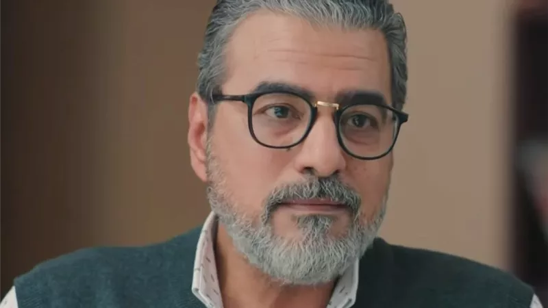 جمال عبدالناصر يعتذر من منة شلبي بعد إعلانه وفاة والدتها