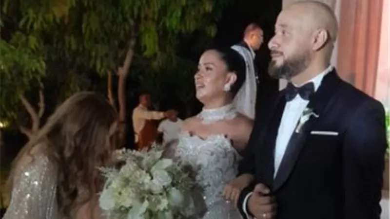 الصور الأولى من حفل زفاف الروائي محمد صادق ونورهان أبو بكر 