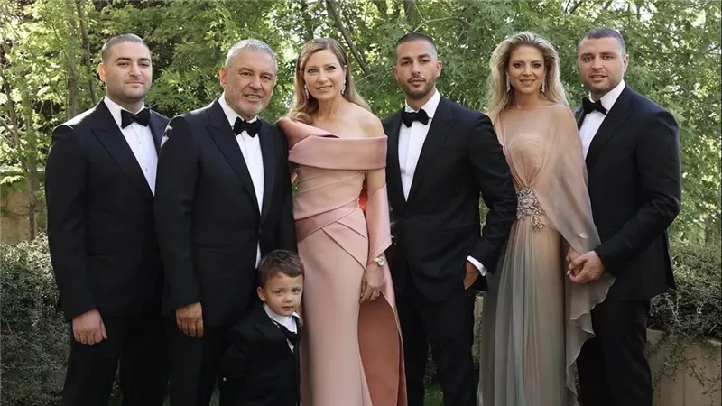 عندما يتحوّل الزفاف إلى منصة موضة.. زفاف سيليو صعب عرض أزياء تحت ضوء القمر