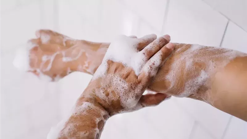 أفضل غسولات الجسم برائحة عطرية تدوم طوال اليوم 