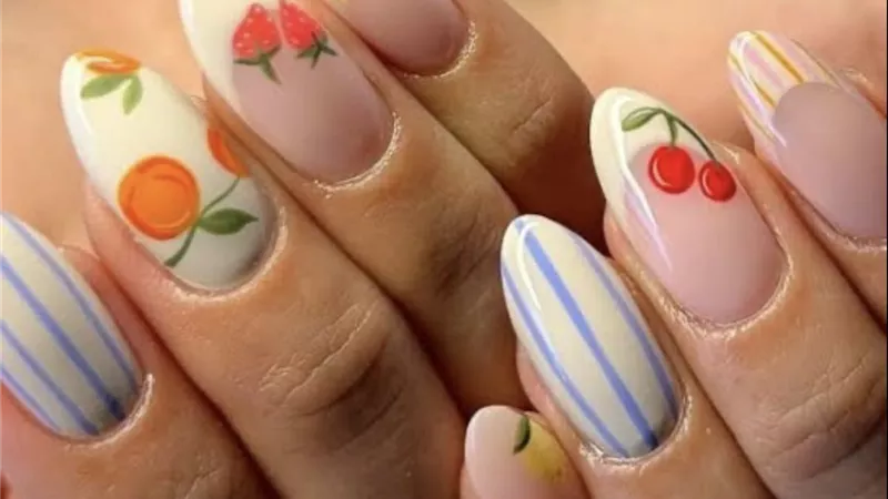 من الباستيل إلى التصاميم الفنية.. أبرز 4 صيحات لأظافر الموسم 