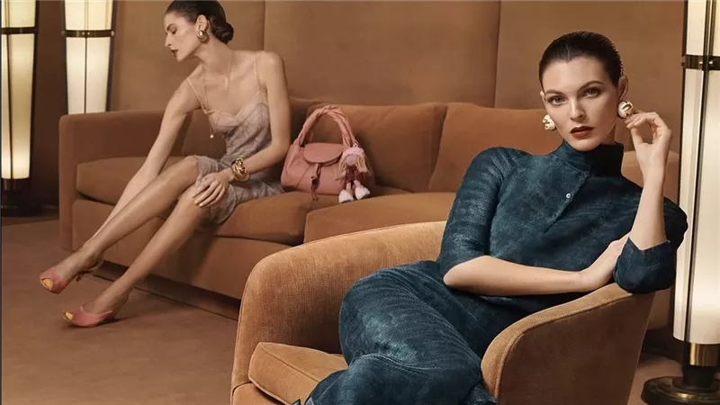 نجمات عالميات يتألقن بحقيبة Fendi Spy في أحدث حملات الدار.. من MINA إلى Zhang Wanging 