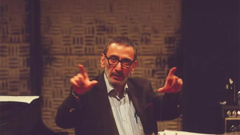 وفاة الموسيقار زياد الرحباني نجل فيروز عن عمر 69 عاما