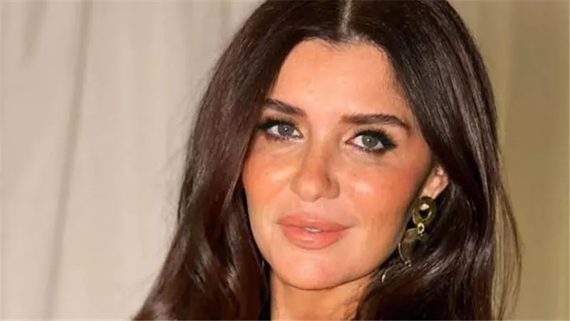 غادة عادل بطلة 