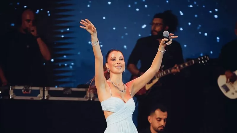 نانسي عجرم تتألق بإطلالة سماوية ناعمة بتوقيع 
