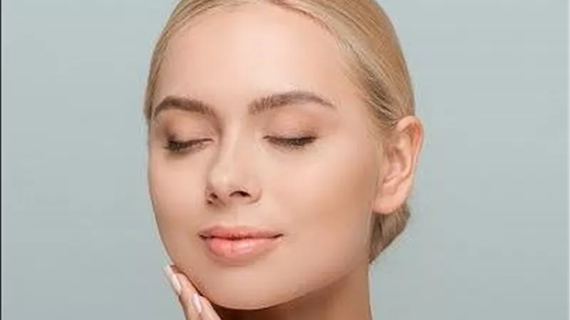 الجلوتاثيون.. صيحة تفتيح البشرة المثيرة للجدل في عالم التجميل 
