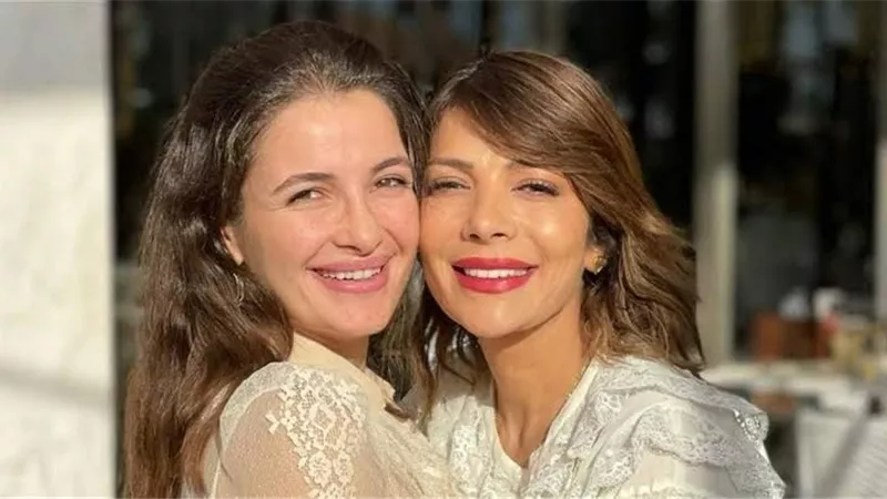 شام الذهبي تنشر صورة عائلية مؤثرة مع والدتها أصالة وأشقائها: 