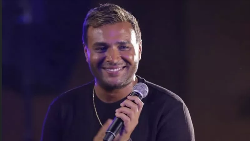 ناقد موسيقي يكشف : رامي صبري استعان بعازف جيتار اسباني في البومه الجديد لهذا السبب