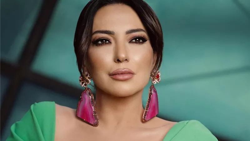 وصول أمل عرفة إلى أبوظبي استعدادًا لتصوير مشاهدها في مسلسل 