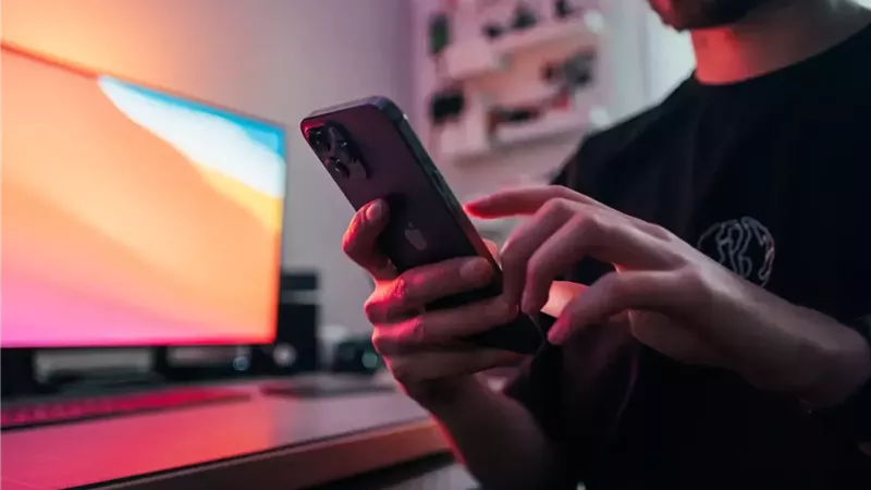منها ضعف التركيز..  ماذا يحدث لجسمك عندما تقضي وقتًا طويلاً أمام الشاشة؟ 