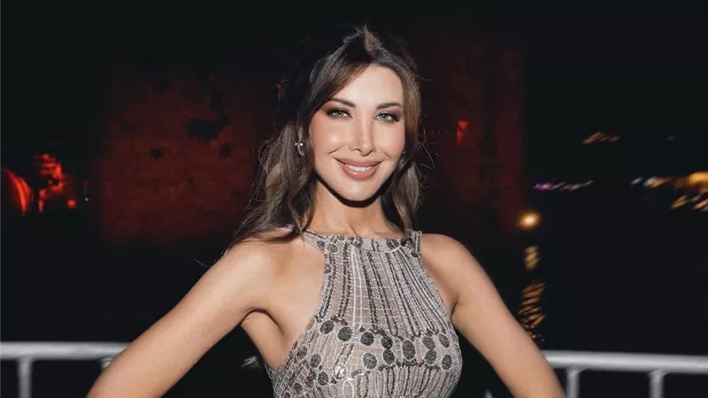  نانسي عجرم تخطف الأنظار في صيدا بإطلالة ساحرة ببصمة  إيلي صعب
